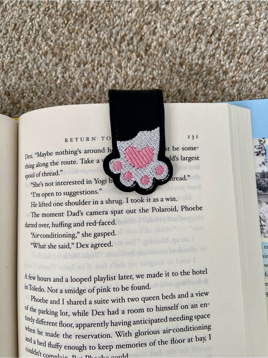 Handmade Other - NWOT Embroidered Cat Paw Bookmark: Magnetic Vinyl Clip Reading Accessories